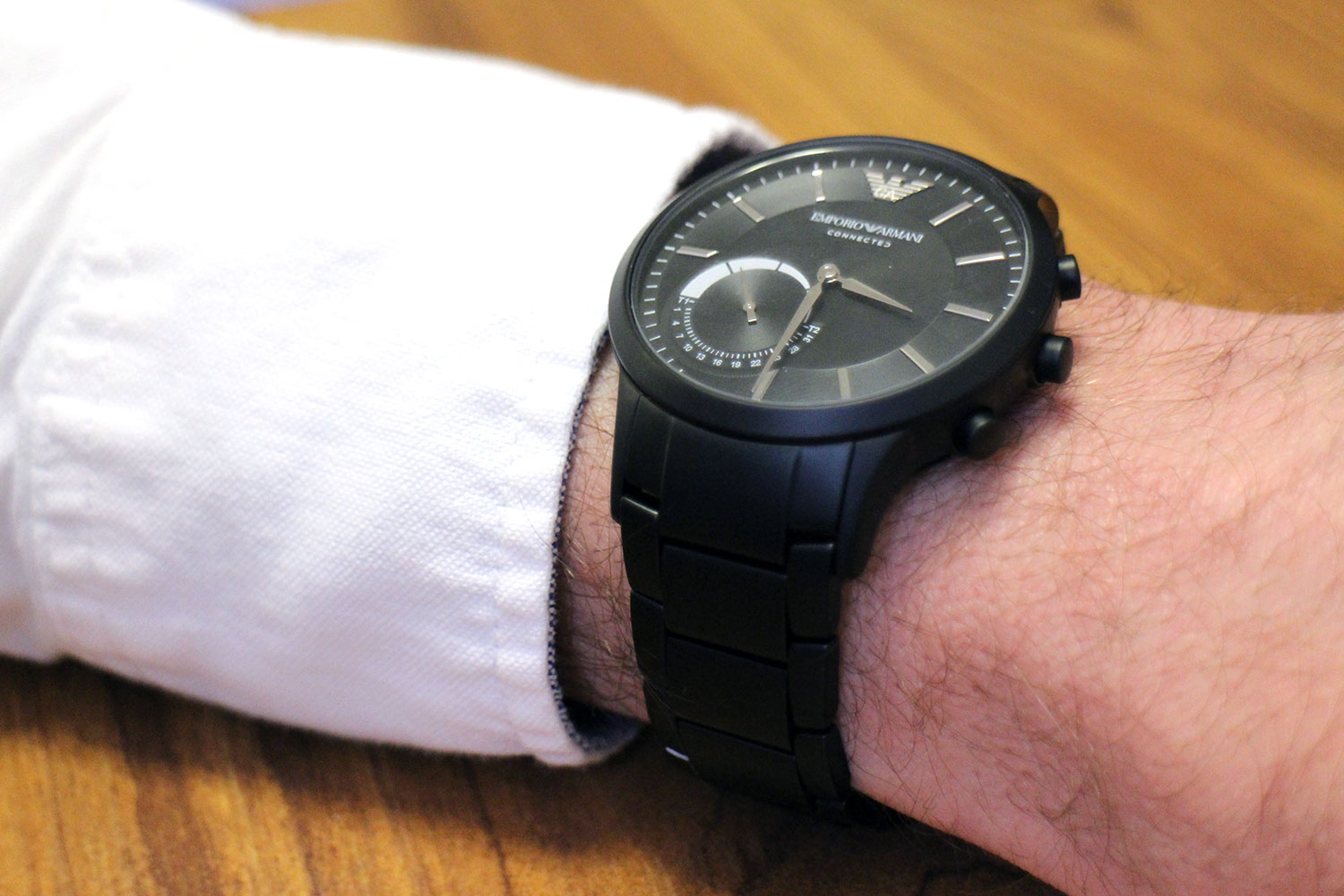 Introducir 46+ imagen emporio armani hybrid watch