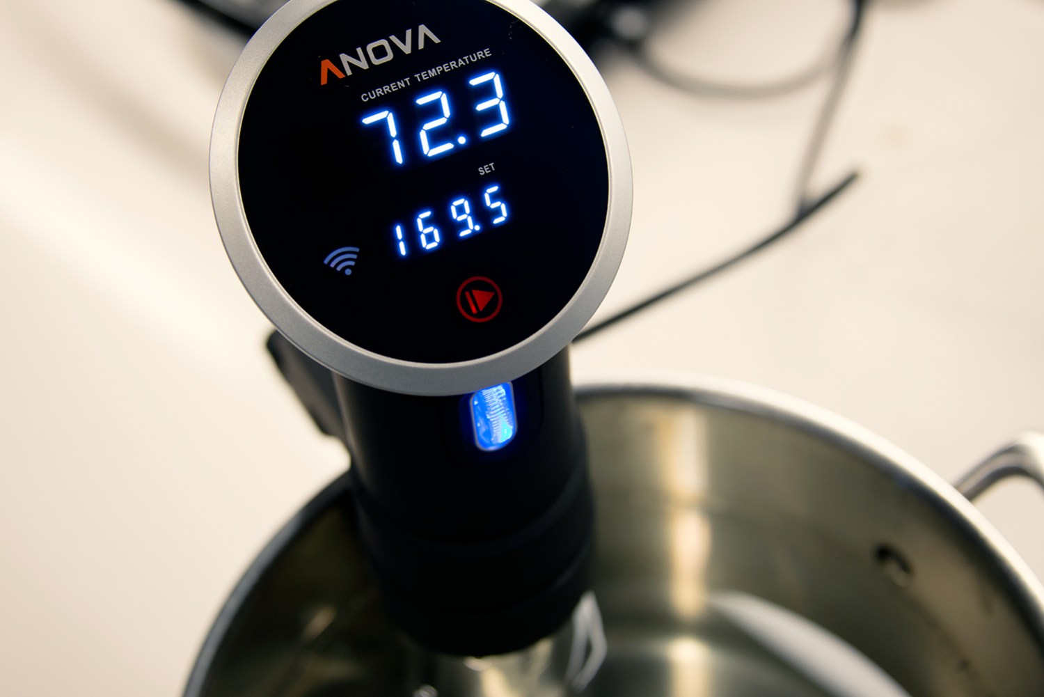 https://www.digitaltrends.com/wp-content/uploads/2017/03/Anova-Precision-Cooker-WiFi-0009.jpg?resize=1500%2C1001&p=1