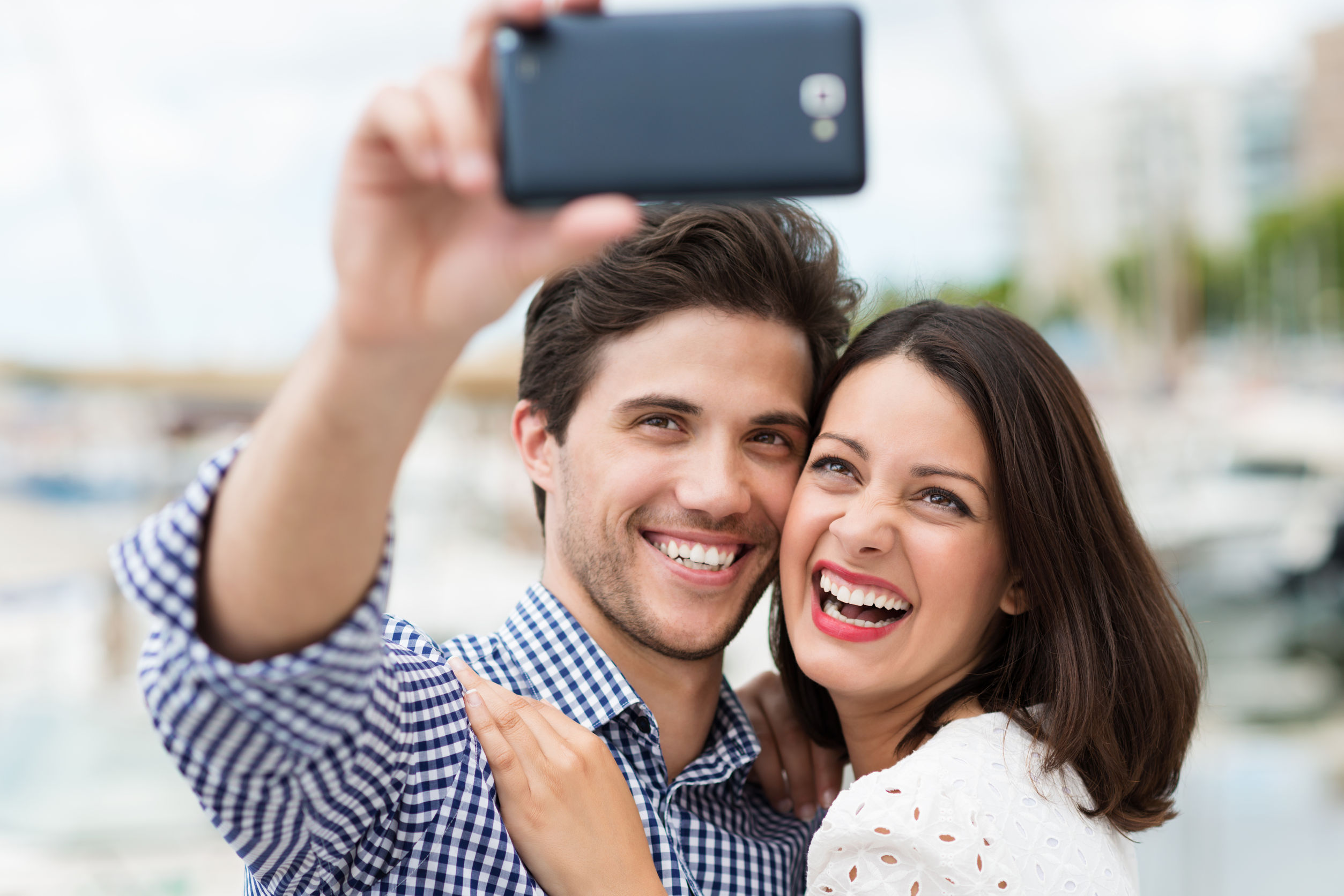 25 Secrets to Take a Good Selfie & Look Cute Every Time You Snap a Photo!