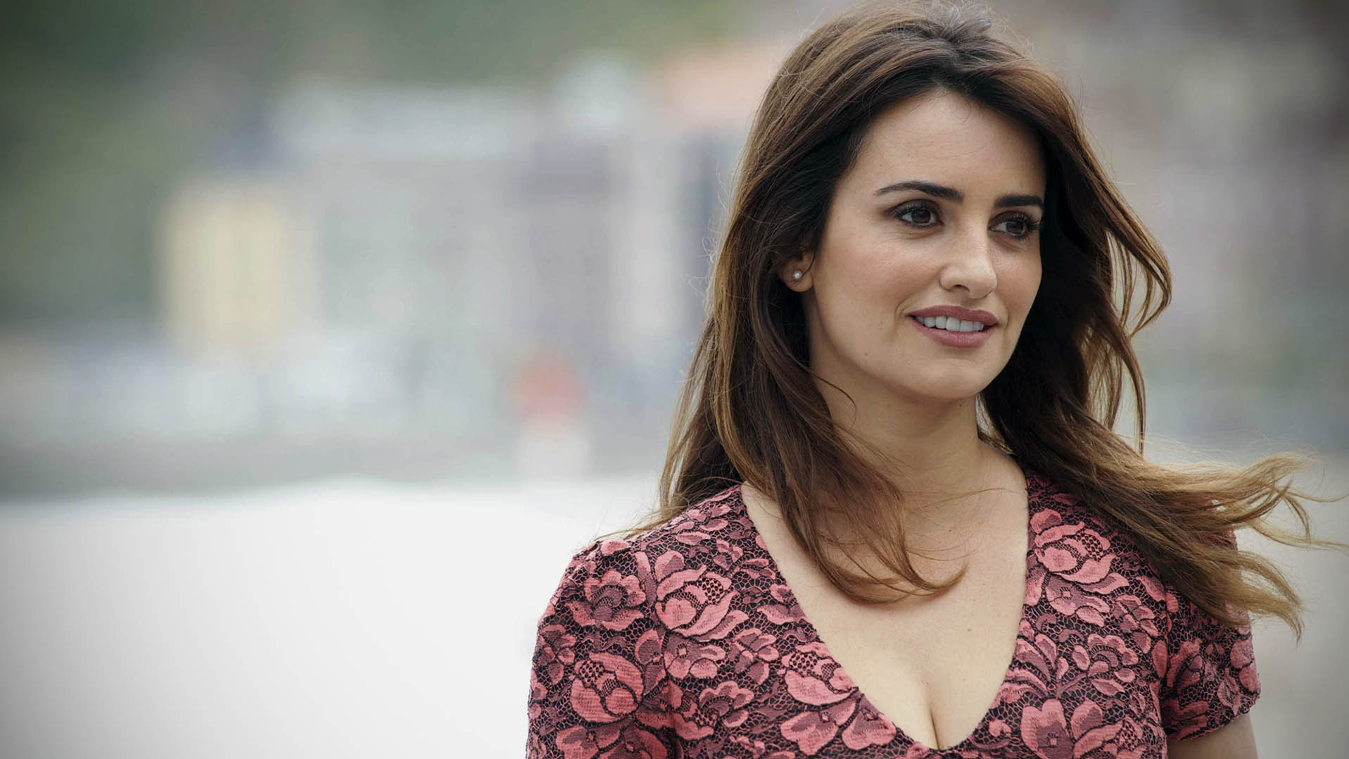 Penelope Cruz Asked Donatella Versace for Approval to Play Her in New Series