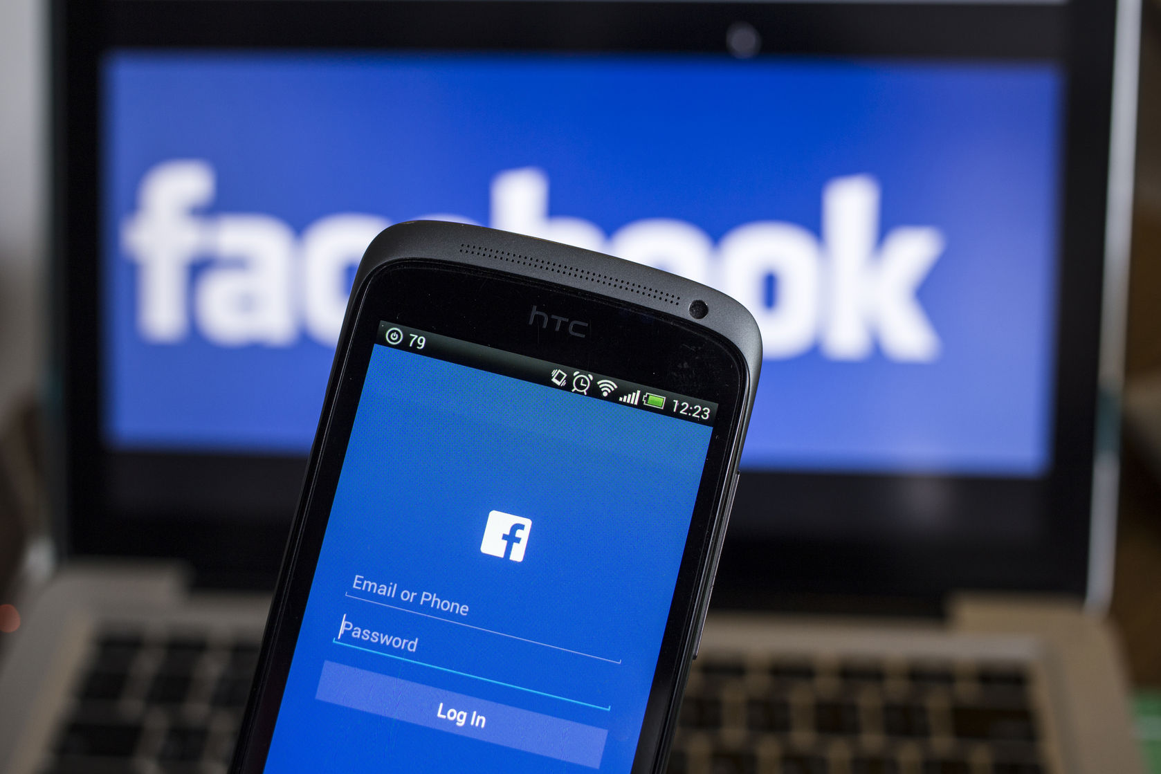 How to Log Into Facebook on Your Computer or Mobile Devices