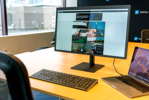 Dual Mac minis and Xbox play in gamer's workstation [Setups]