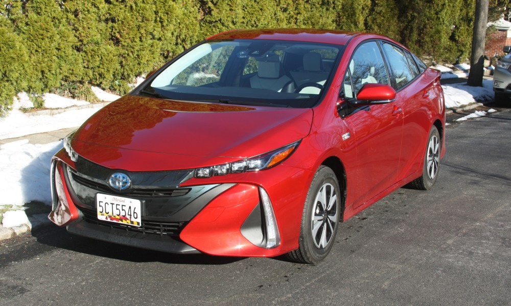 2017 toyota prius prime review exterior  7