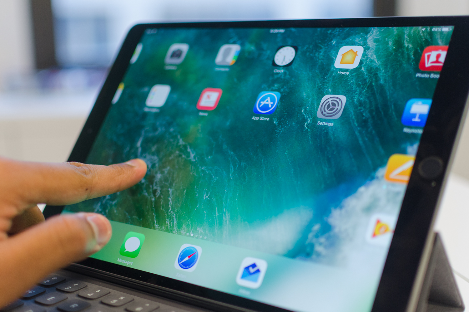 iPad (2018) Review: Why Would Anyone Need The iPad Pro 10.5 Now?