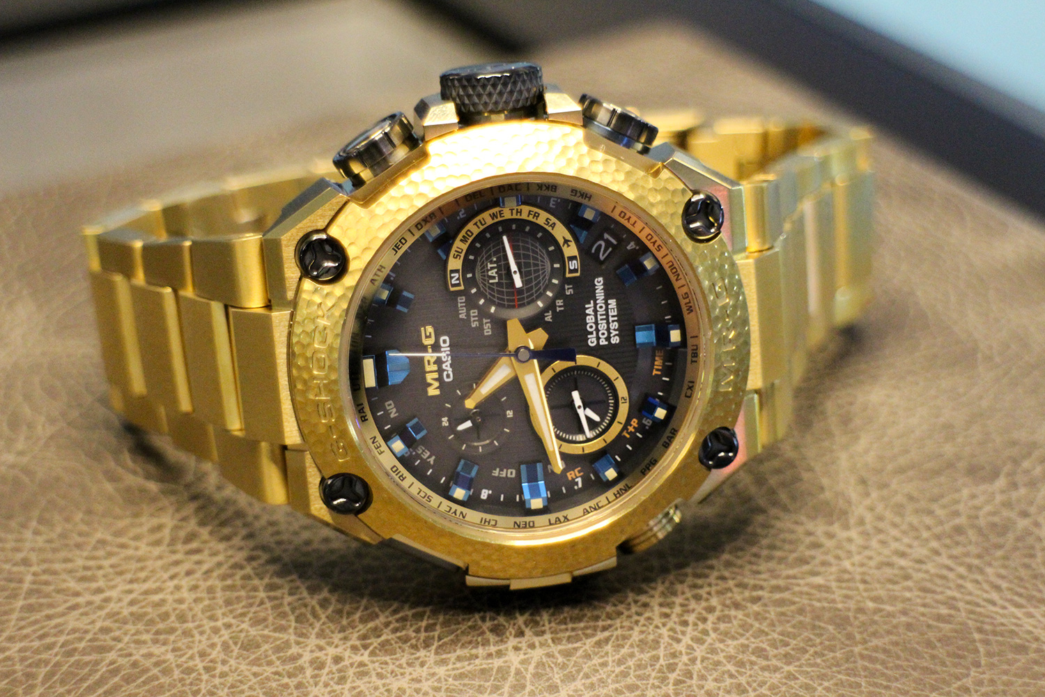 Gold face best sale g shock watch