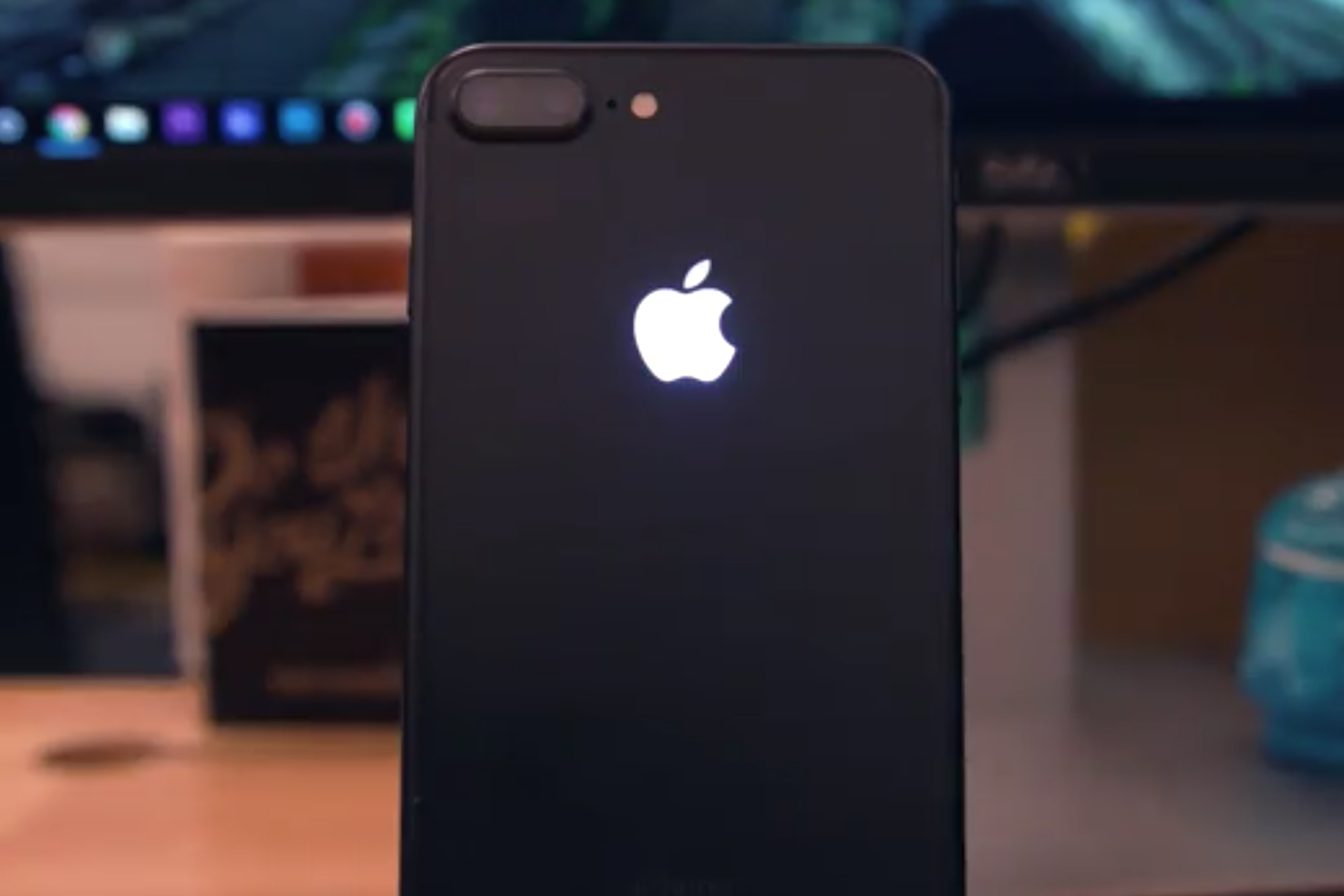 iphone 7 plus blinking apple logo