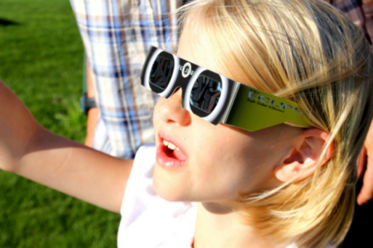The Best Solar Eclipse Glasses for Viewing the 2017 Solar Eclipse