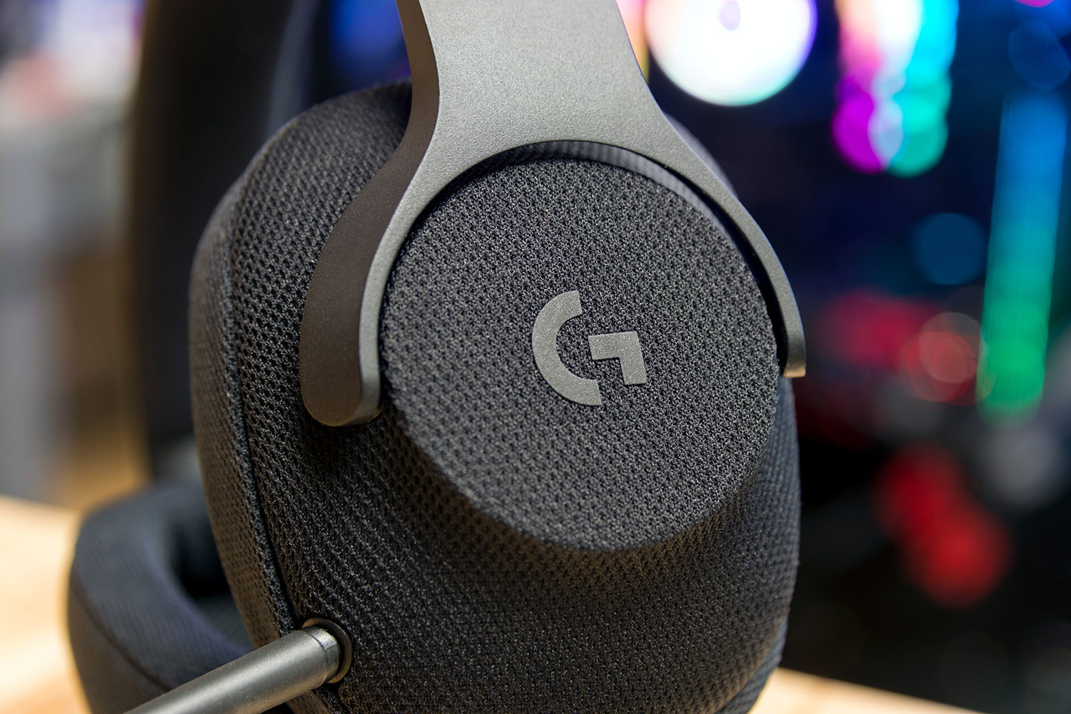 Logitech s G433 Gaming Headset Looks Better Than It Sounds