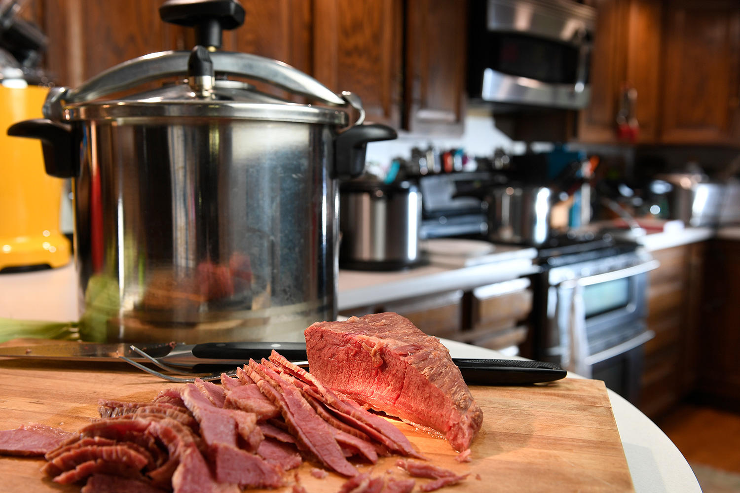 Corned beef in best sale pressure cooker on stove