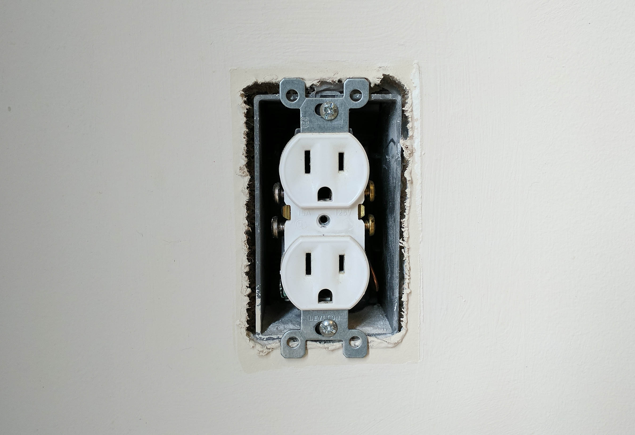 How to add a fourth socket in the wall without breaking the wall 
