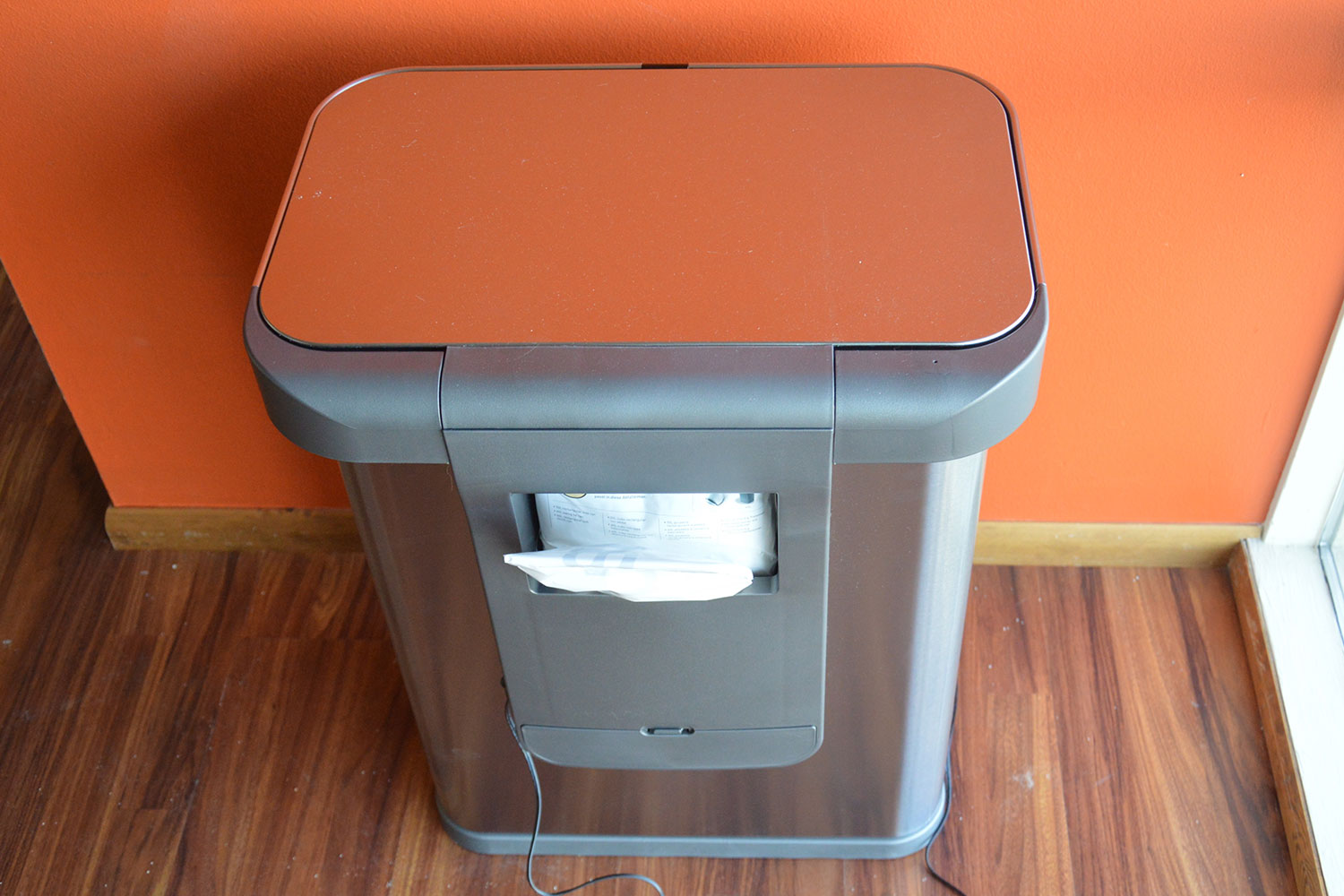 Voice-Activated Trash Cans : smart garbage can