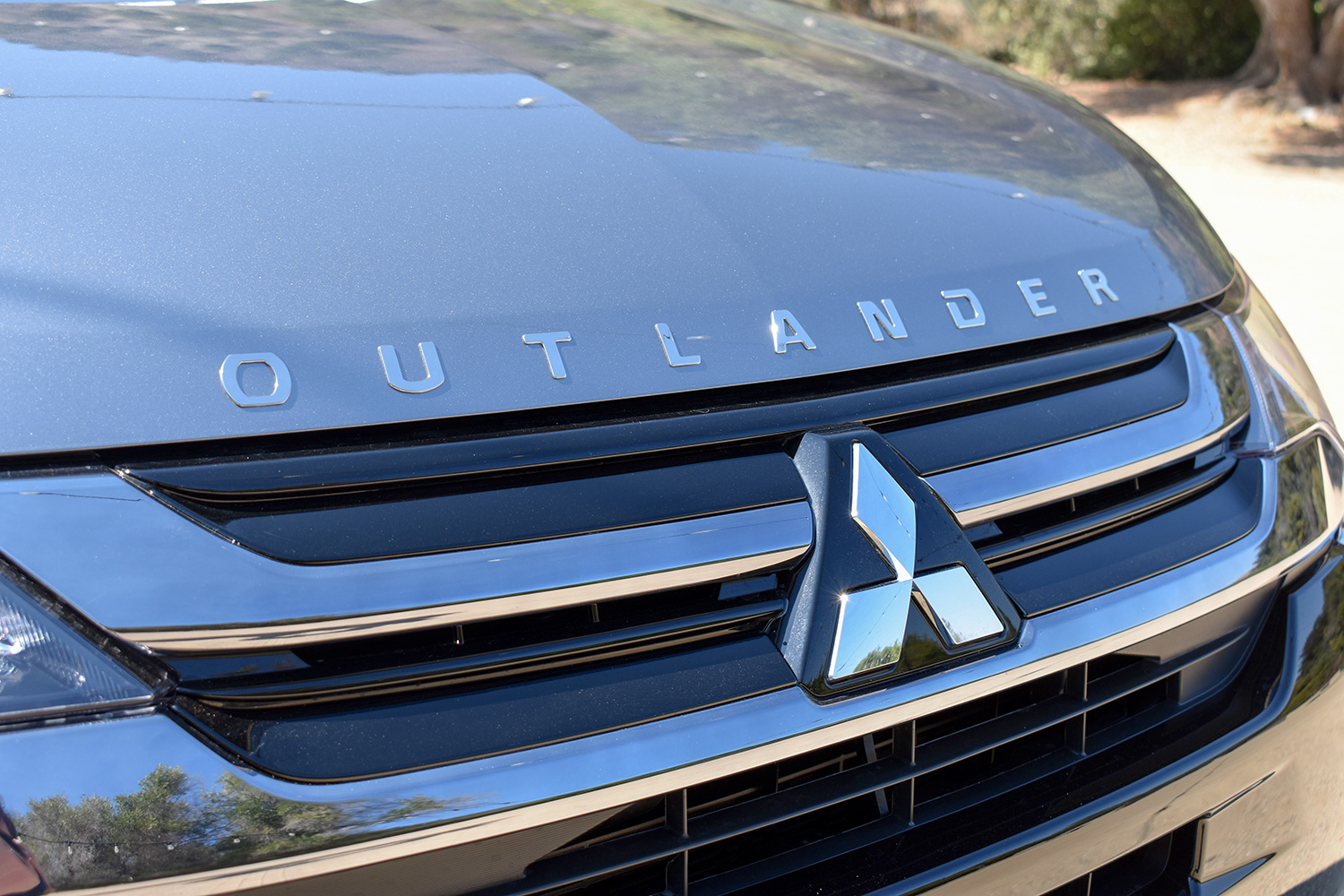 Обзор первого привода Mitsubishi Outlander PHEV 2018 угол наклона капота