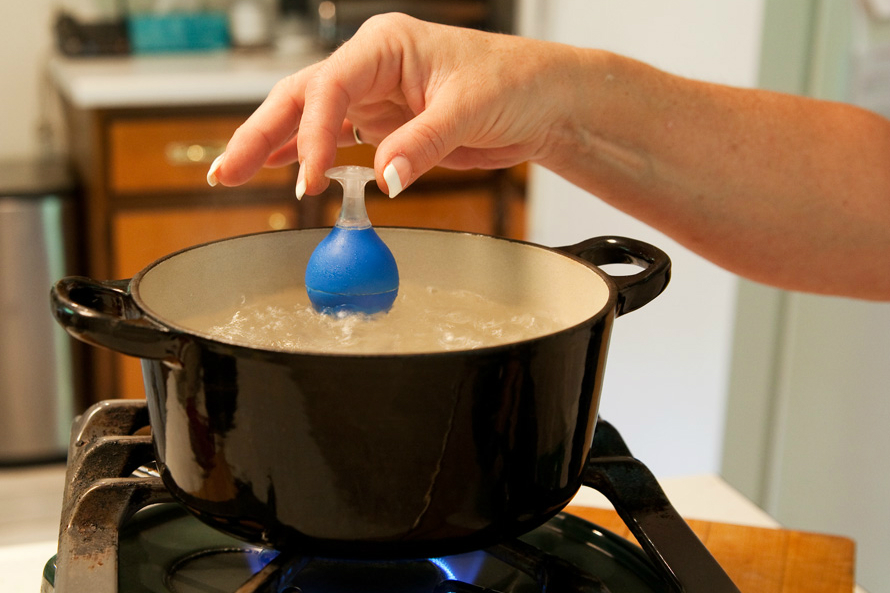 Why putting a wooden spoon on a pot prevents water from boiling over