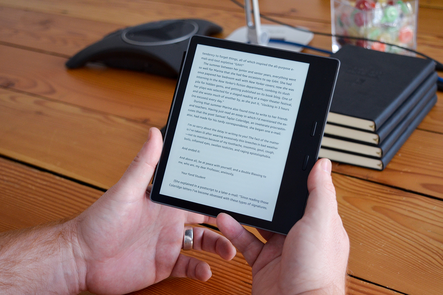 REVIEW: 's New Kindle Oasis Is the Best E-Reader You Can Buy