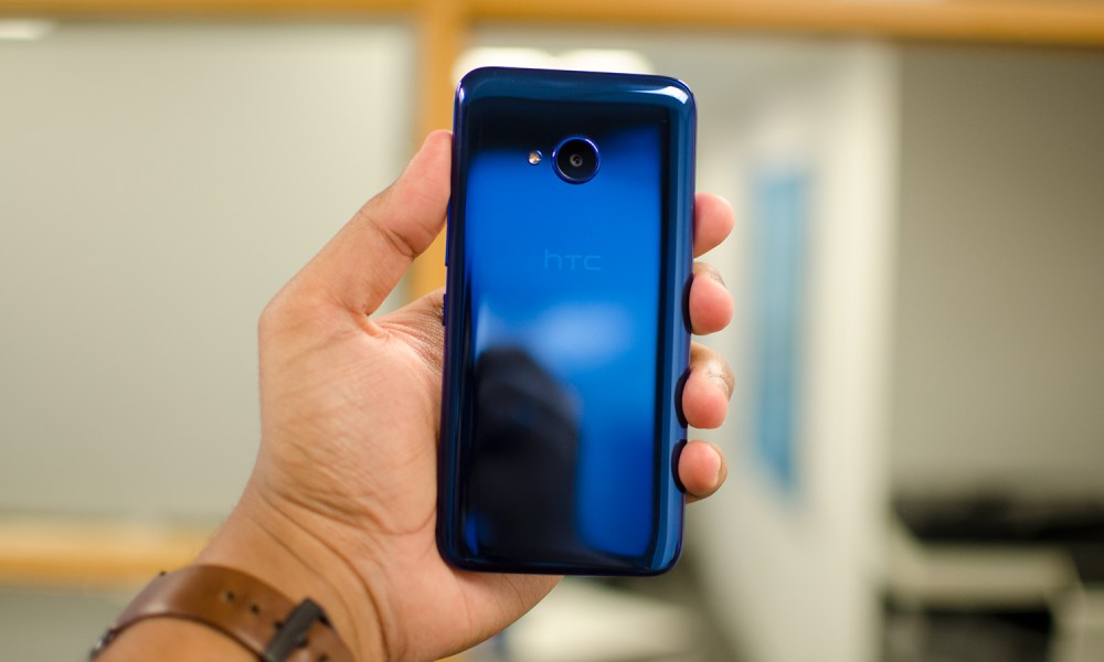 HTC U11 Life review back full