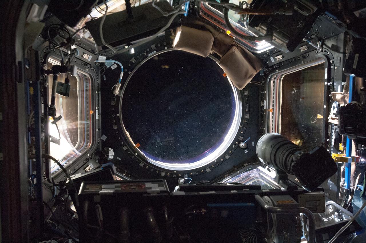 The Nikon D5 Heads to Space For Unmodified Shots Aboard the ISS