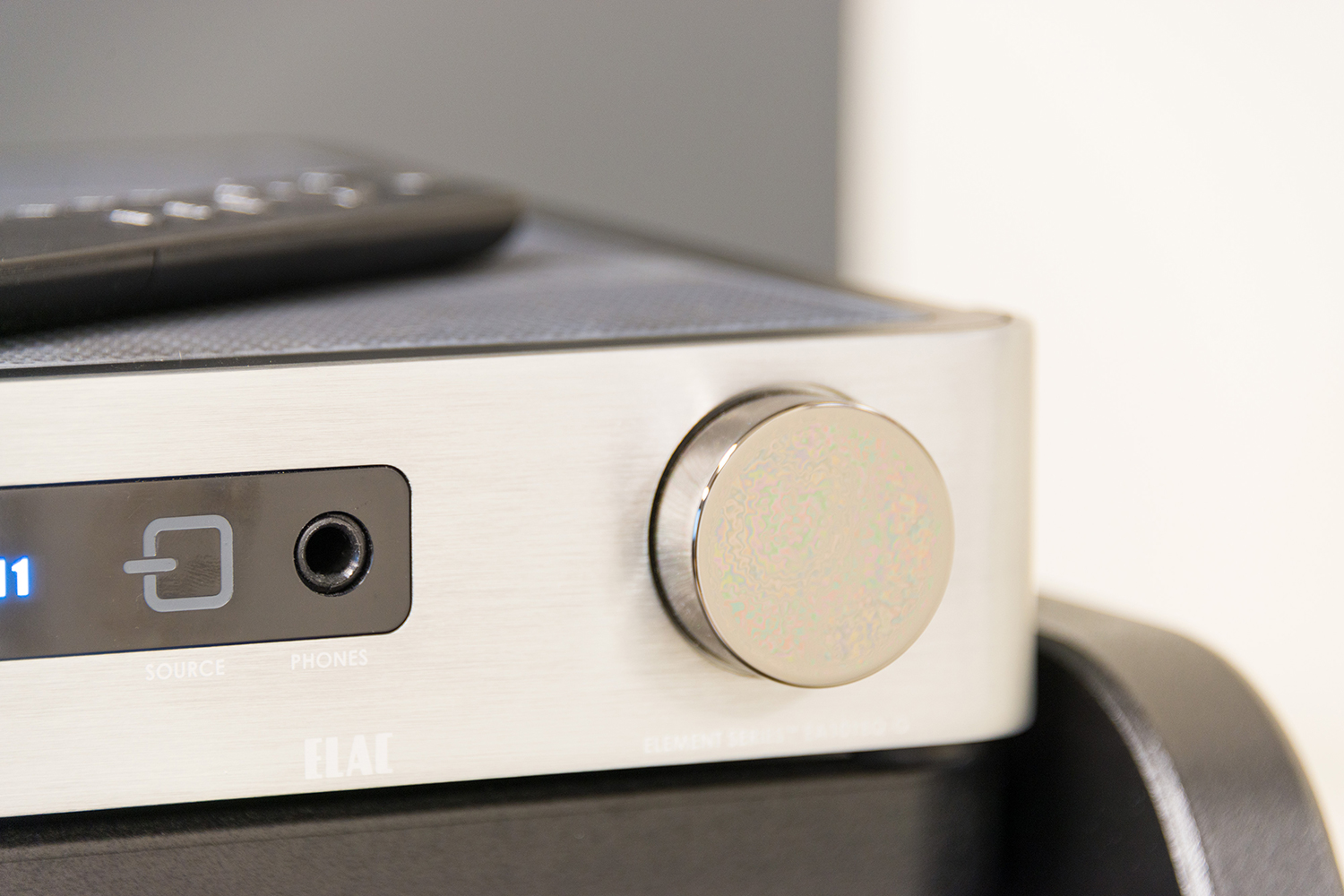 Elac Element EA101EQ-G integrated amplifier review | Digital Trends