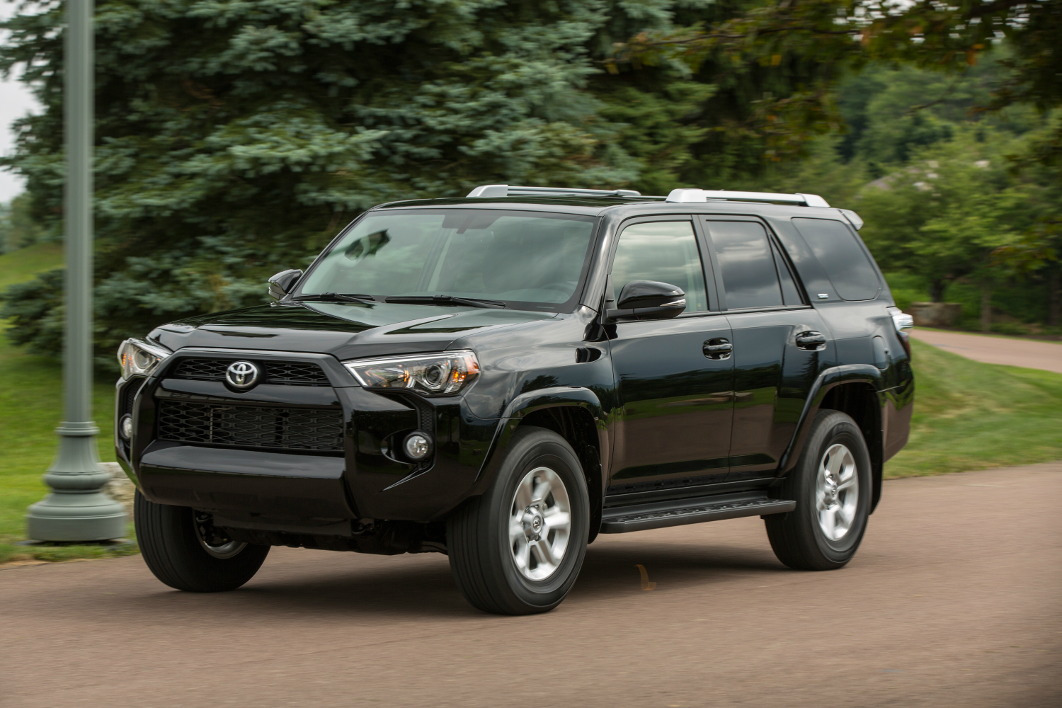 2018 Toyota 4Runner Continues Winning Sales Without Assist Tech ...