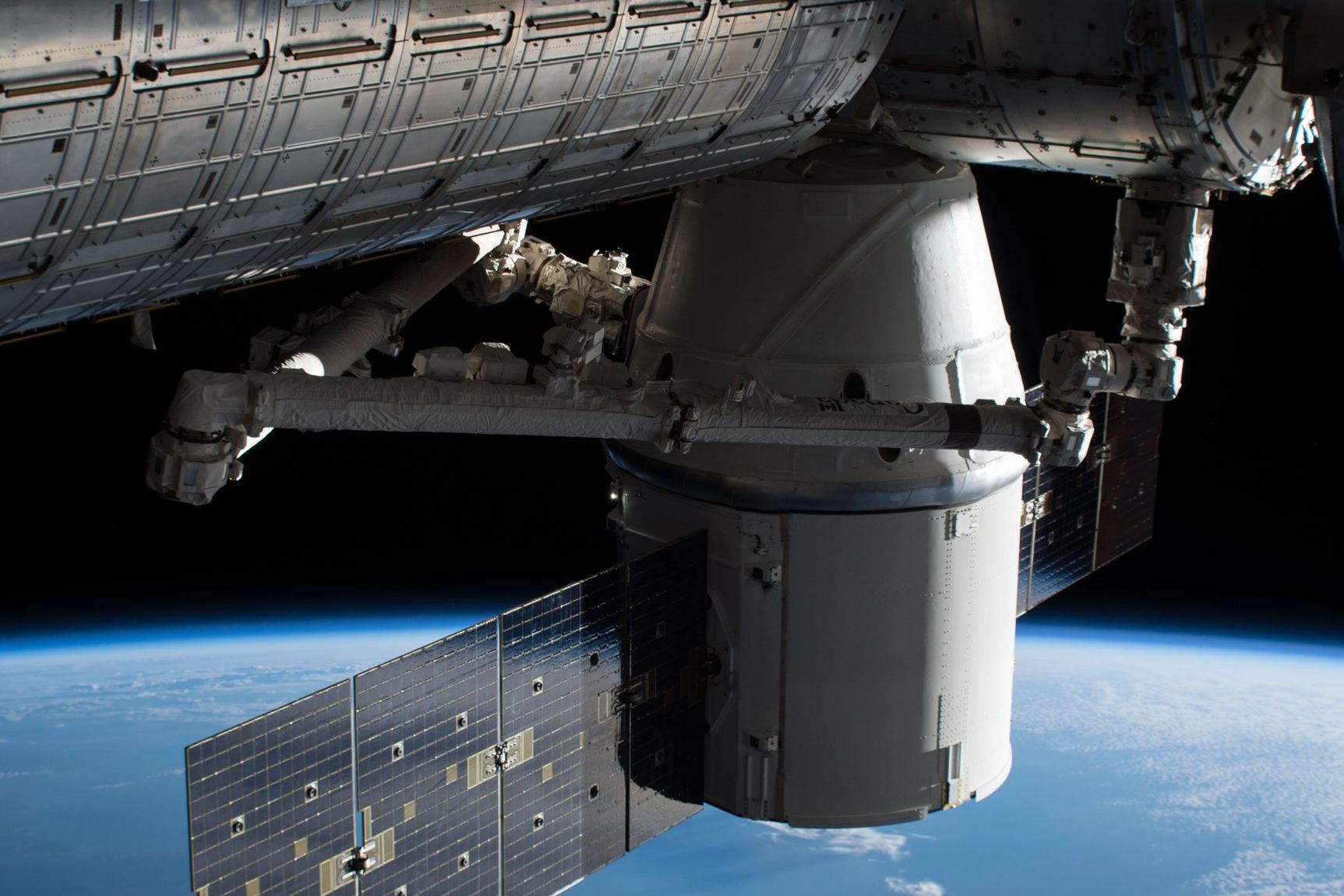 After a Month at the ISS, SpaceX's Dragon Capsule Returns to Earth ...