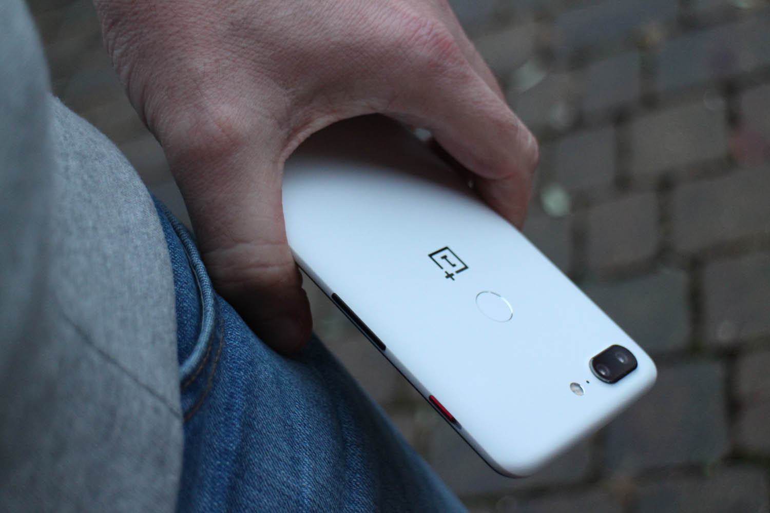 Sandstone White OnePlus 5T Is so Pure, It'll Make Your Heart Ache