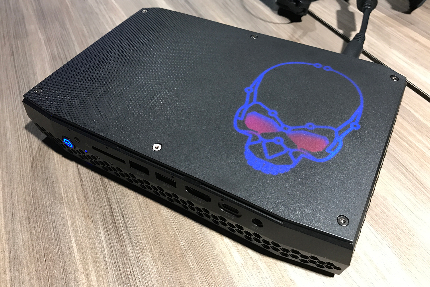 Intel nuc online radeon