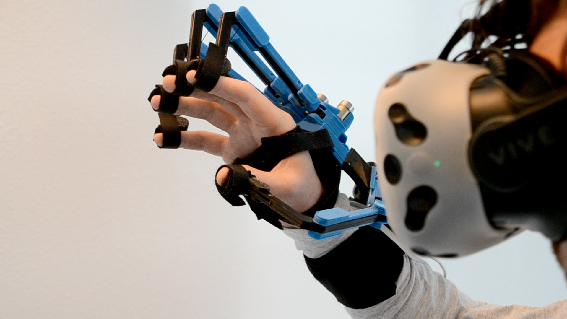 The Sense Glove Lets Users Get A Grip On Virtual Reality | Digital Trends