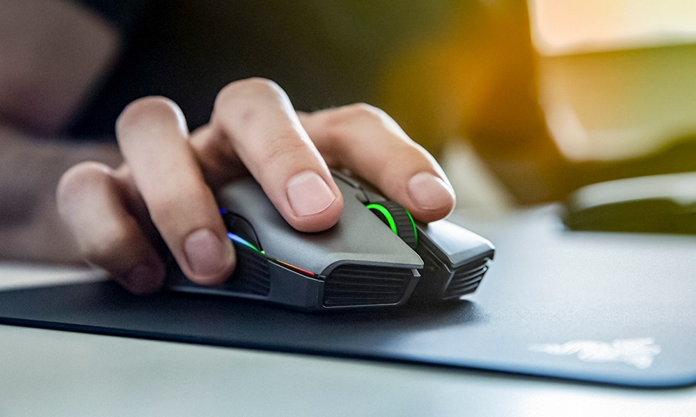 An individual using a gaming mouse.