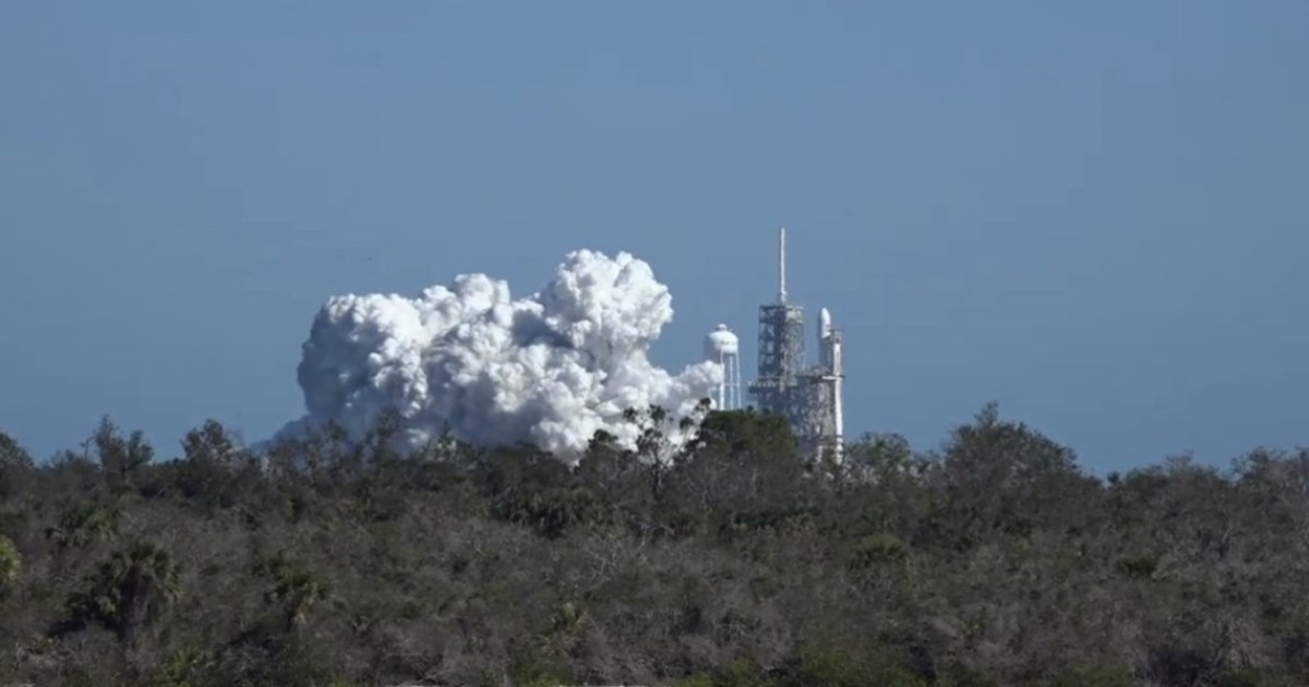 SpaceX Completes Falcon Heavy Static Fire Test at Kennedy Space Center ...