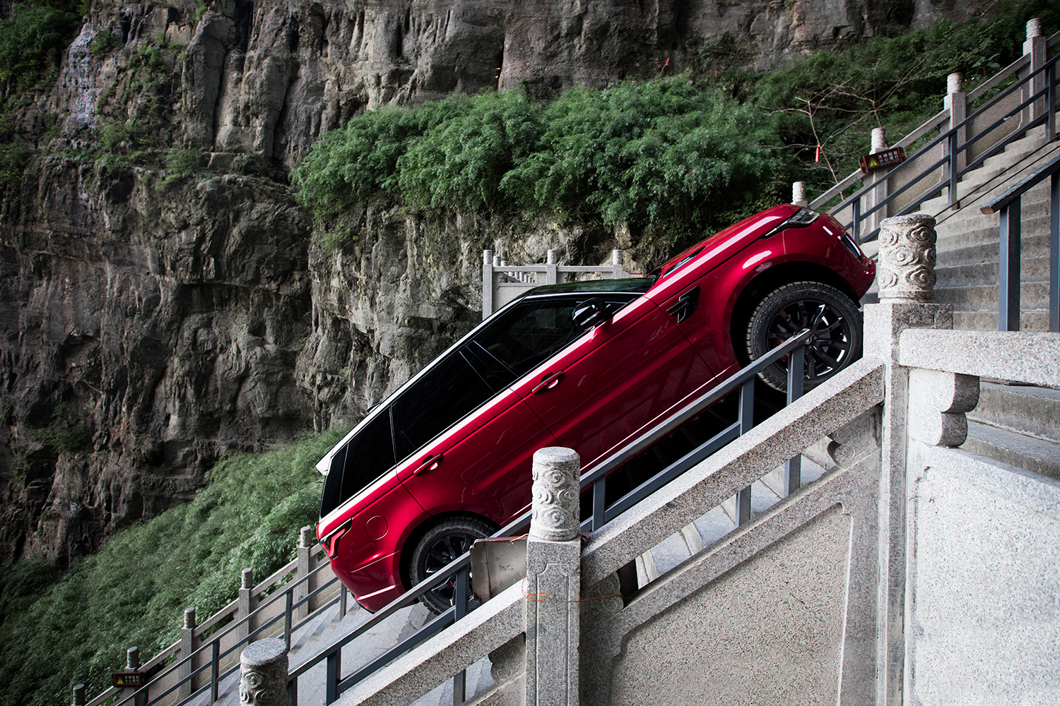 Watch a Land Rover climb 999 vertigo-inducing steps to China's Heaven's Gate