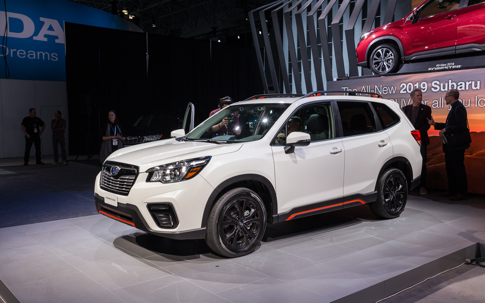 2019 subaru forester debuts in new york 2018 ny