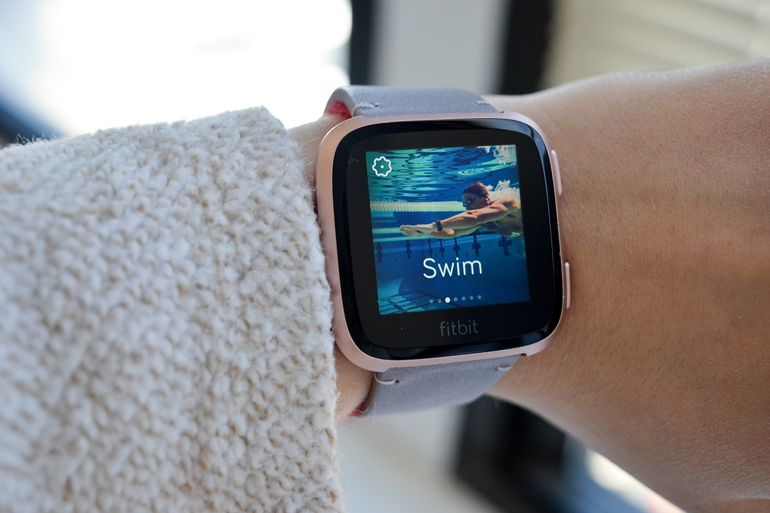 Fitbit discount versa swimming