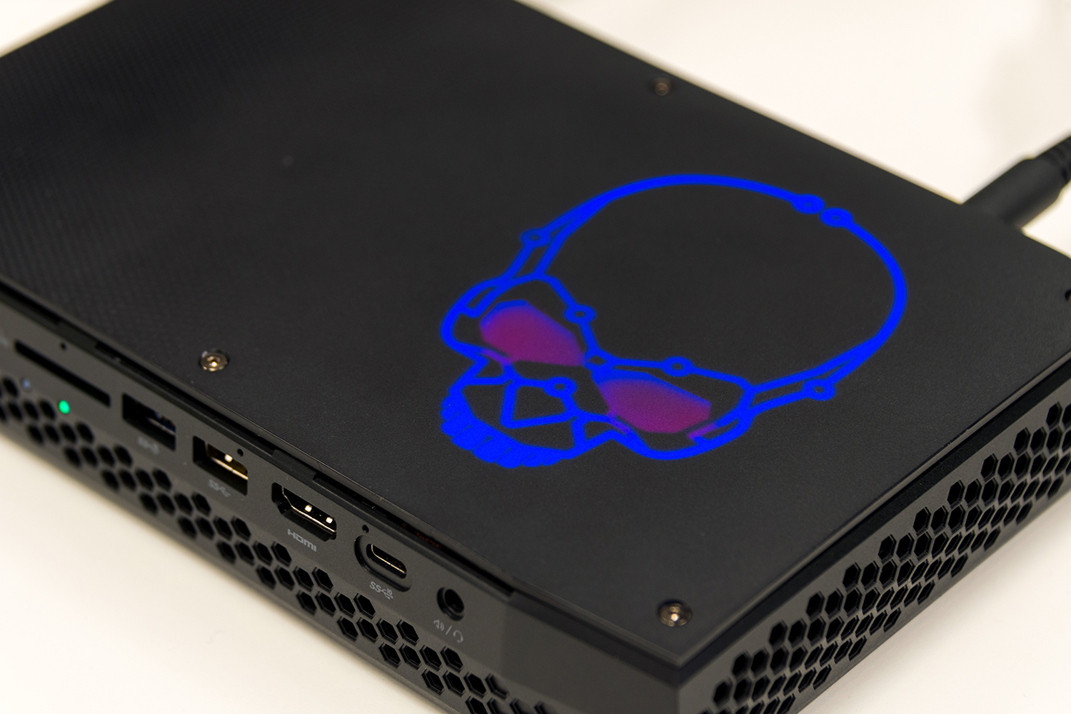 Intel Hades Canyon NUC8i7HVK Review | Digital Trends