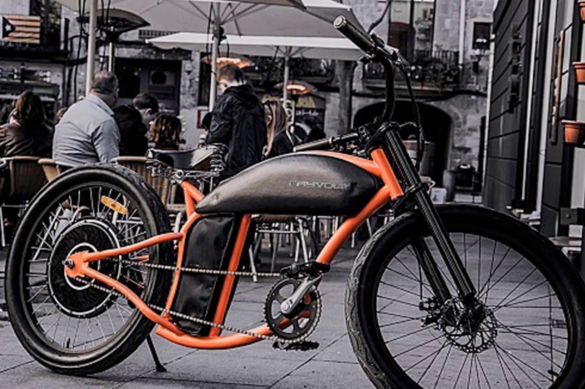 The Rayvolt Cruzer Is The Retro-Styled Café Racer Of EBikes | Digital ...