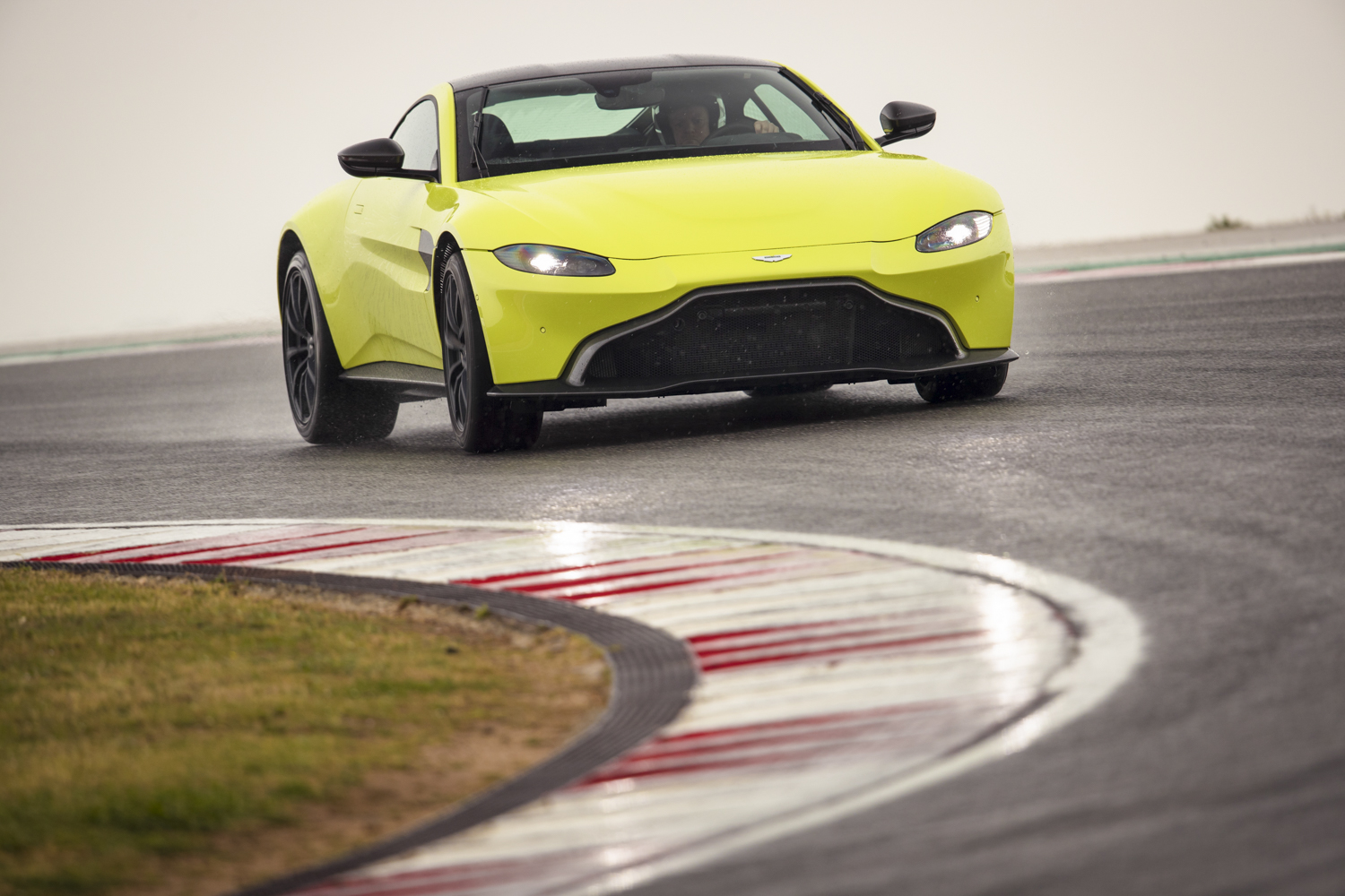 Первый привод Aston Martin Vantage 2019
