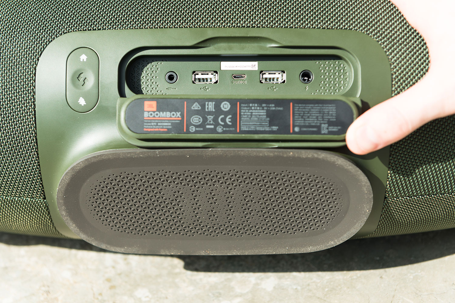 jbl boombox aux mode