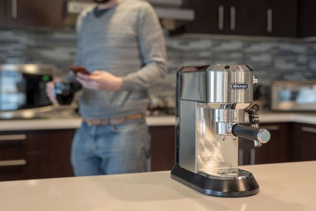 Best Buy: De'Longhi DEDICA Espresso Machine with 15 bars of pressure and  Milk Frother Metal EC685M