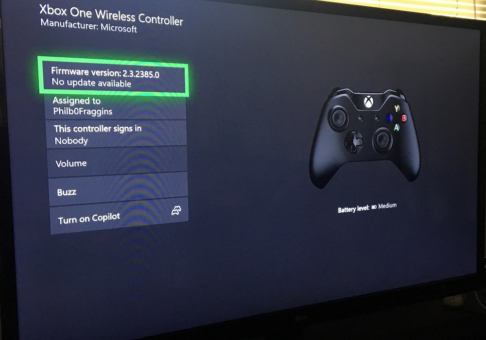 can you plug speakers into xbox one controller