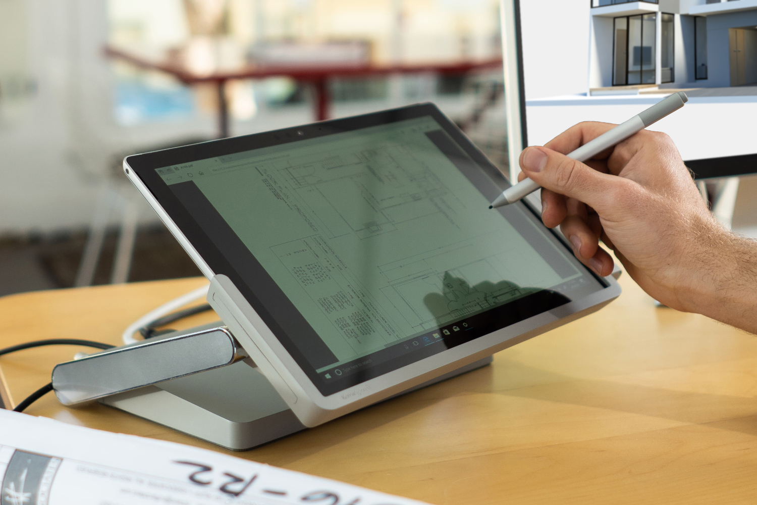 Turn Surface Pro into a Makeshift Surface Studio with Kensington's