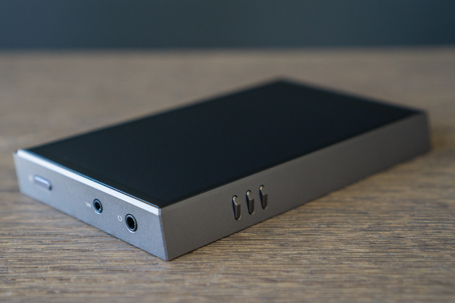 Astell & Kern A&futura SE100 Hands-On Impressions | Digital Trends