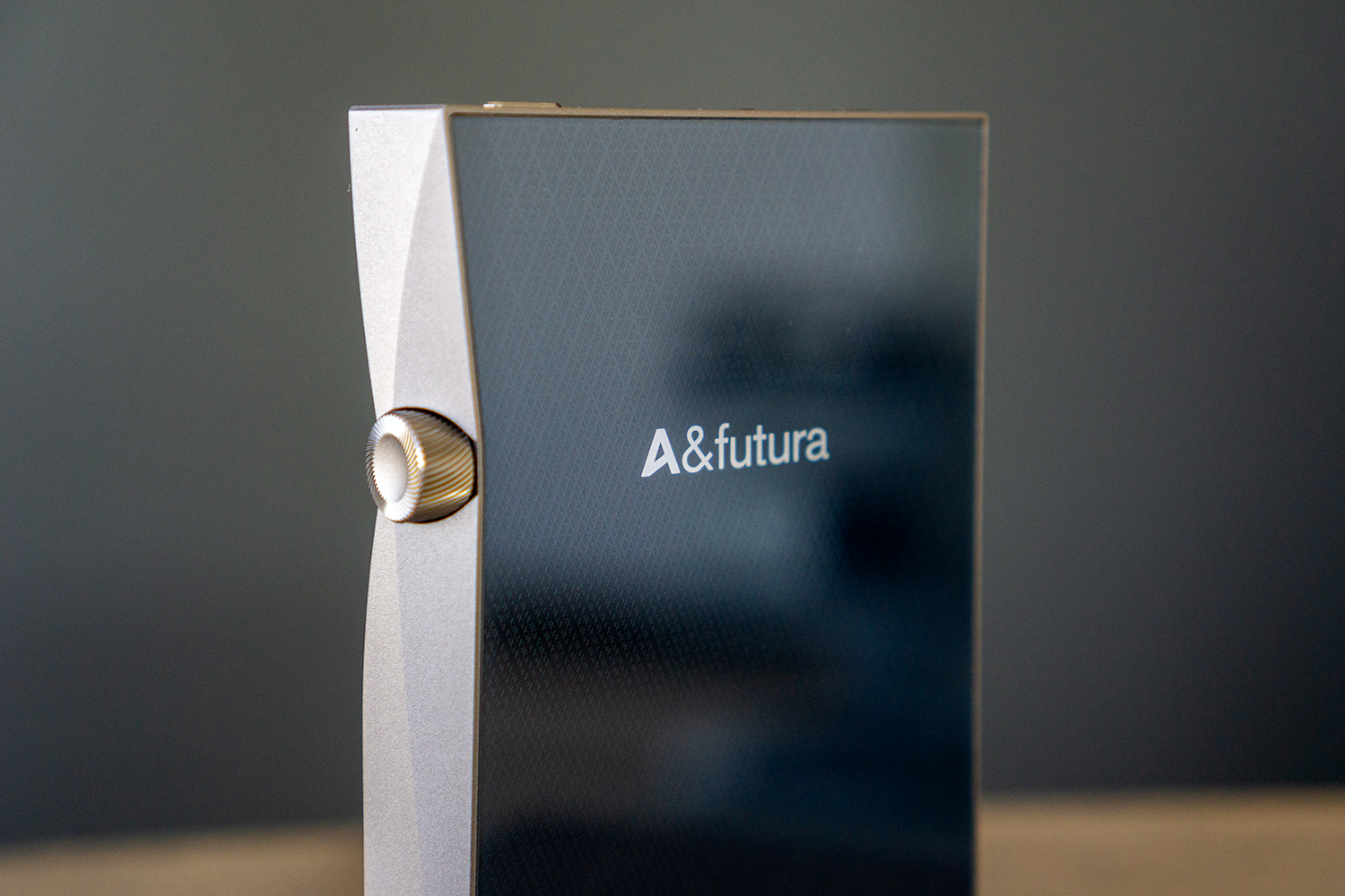 Astell & Kern A&futura SE100 Hands-On Impressions | Digital Trends