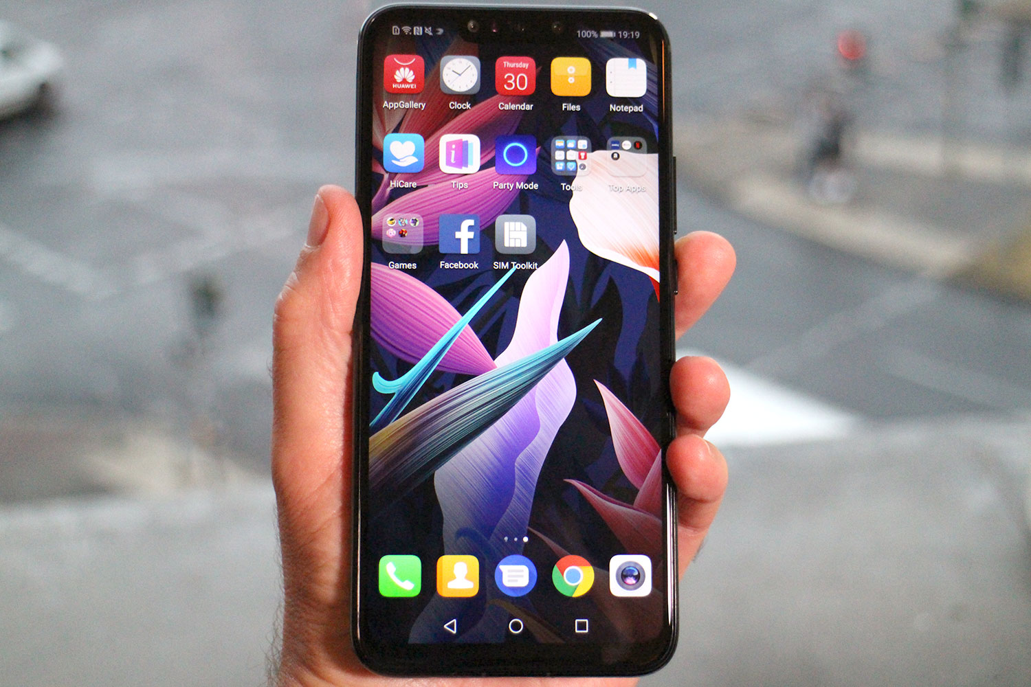 The Huawei Mate 20 Lite Is A.I.-powered, Good Looking, and