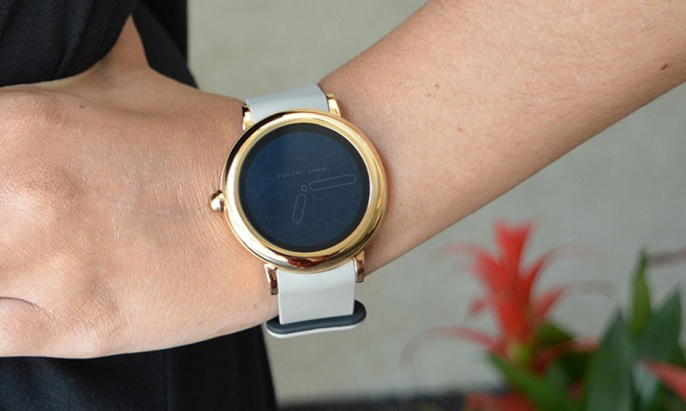 marc jacobs riley touchscreen smartwatch review feat