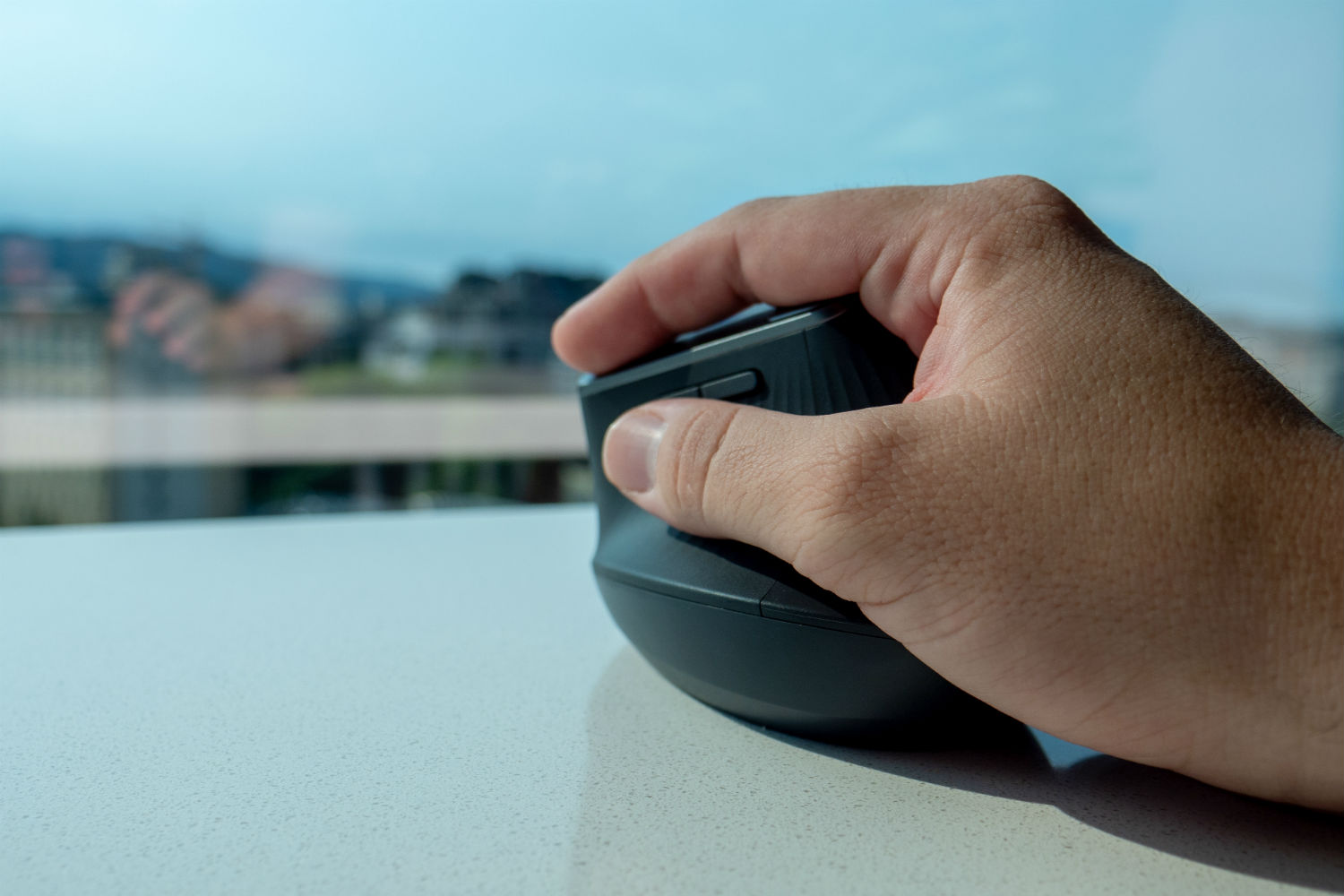 Ergonomic Wireless Vertical Mouse - Comfortable Grip - Little Finger Rest