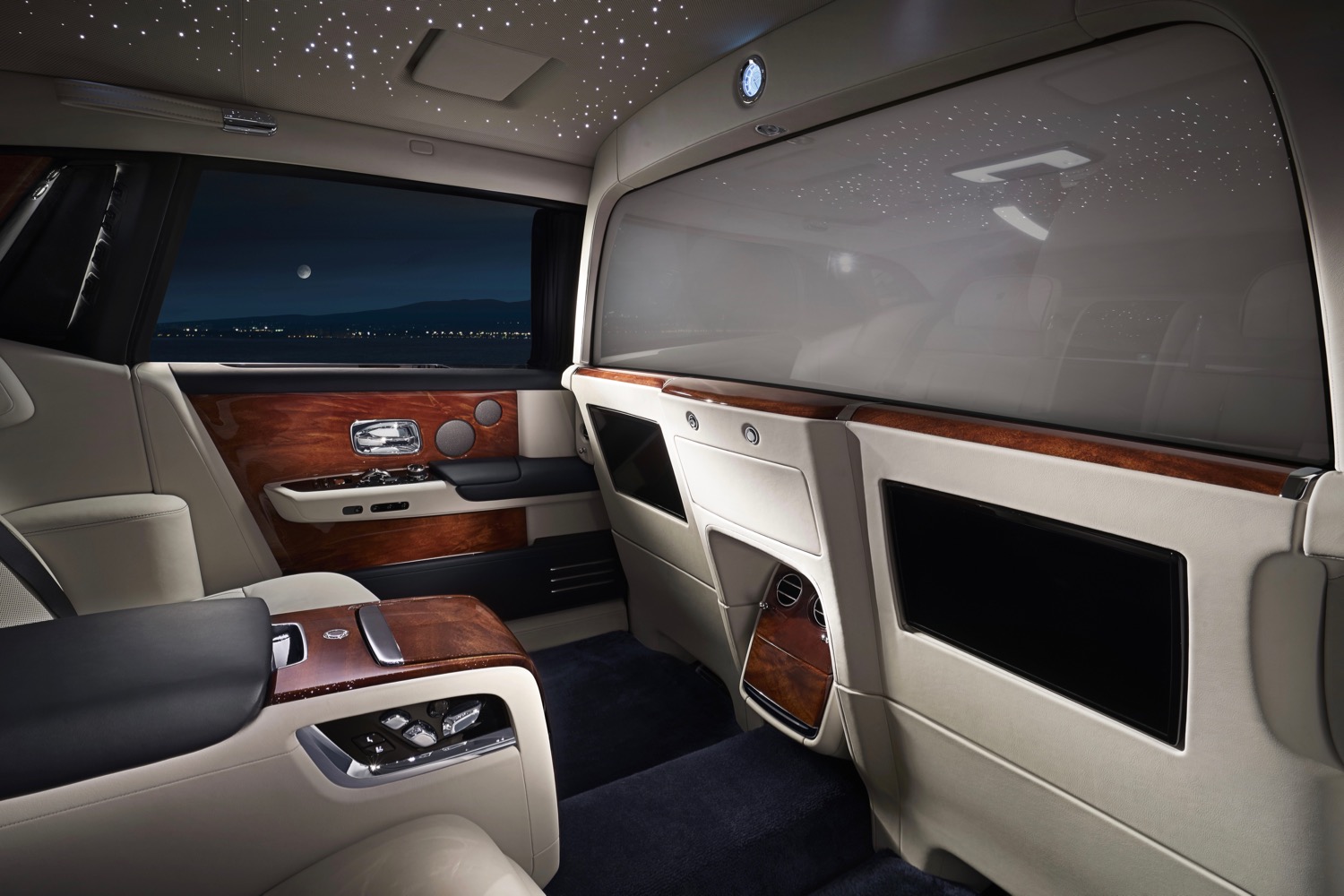 This Rolls-Royce Phantom's interior features one million stitches - CNET