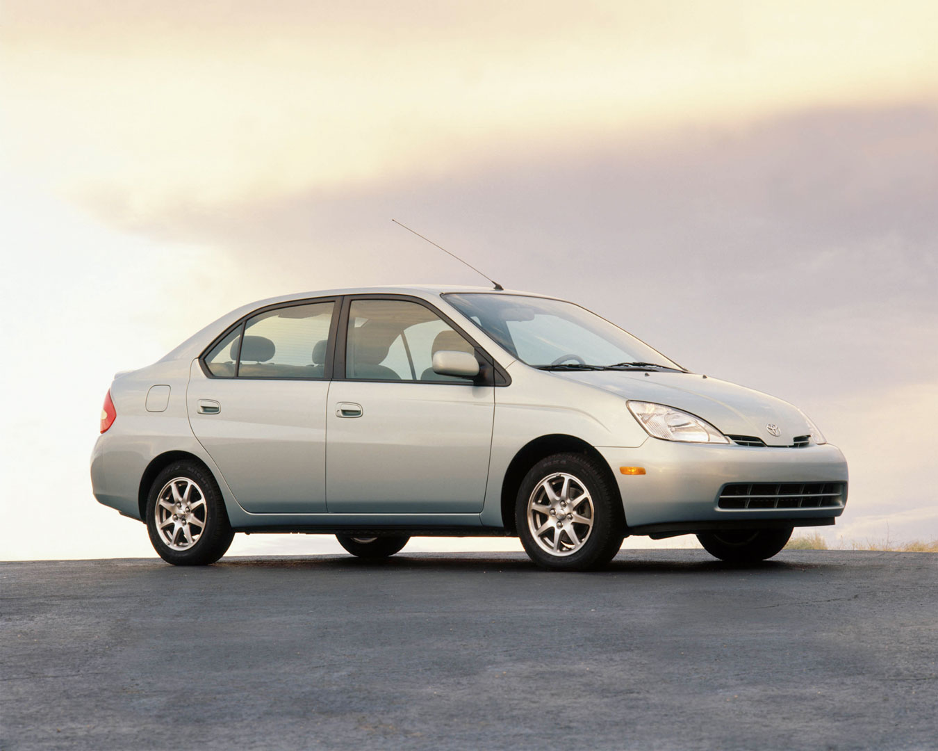 What was the first on sale commercial hybrid car