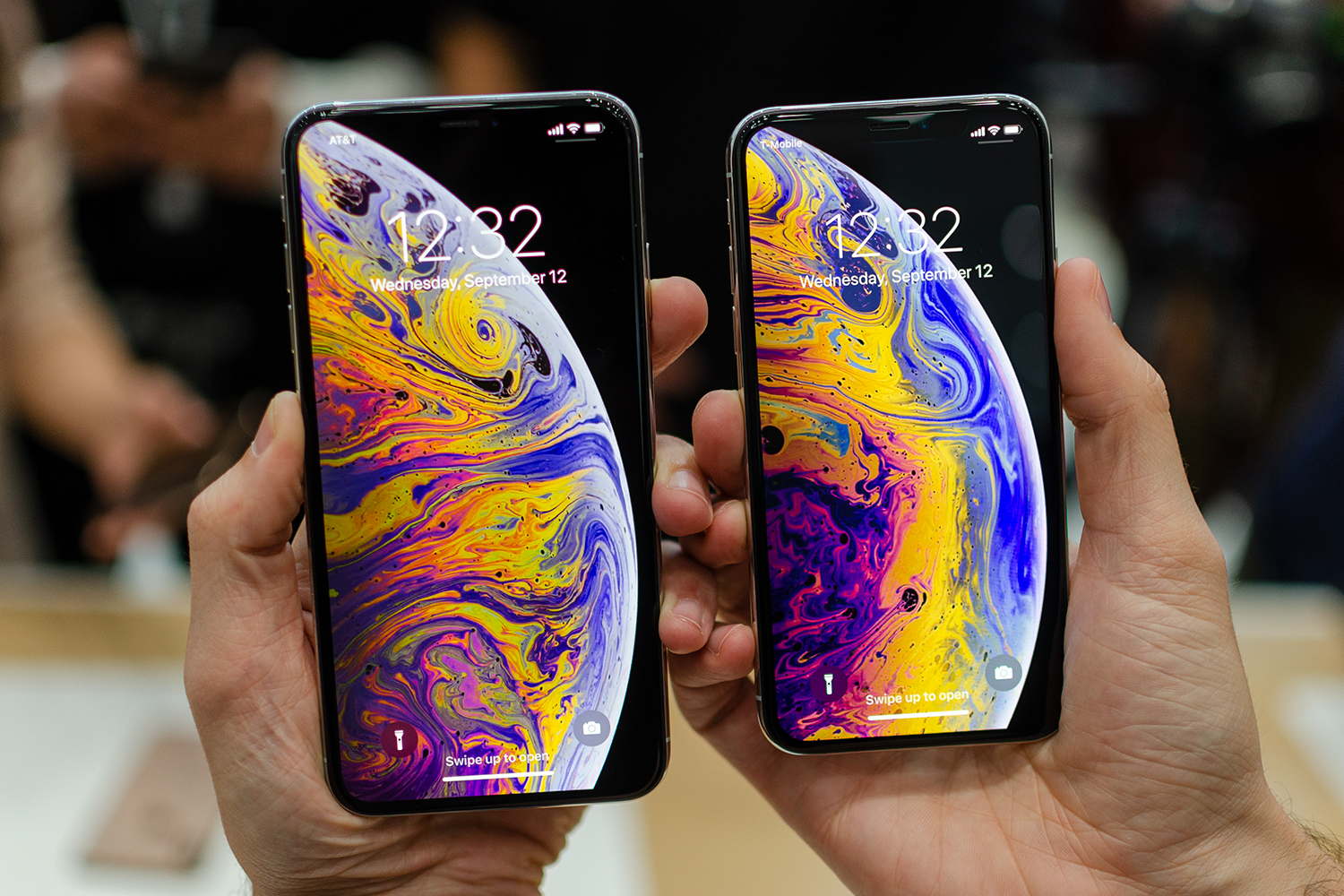 Which iphone should i cheap buy xs or xr