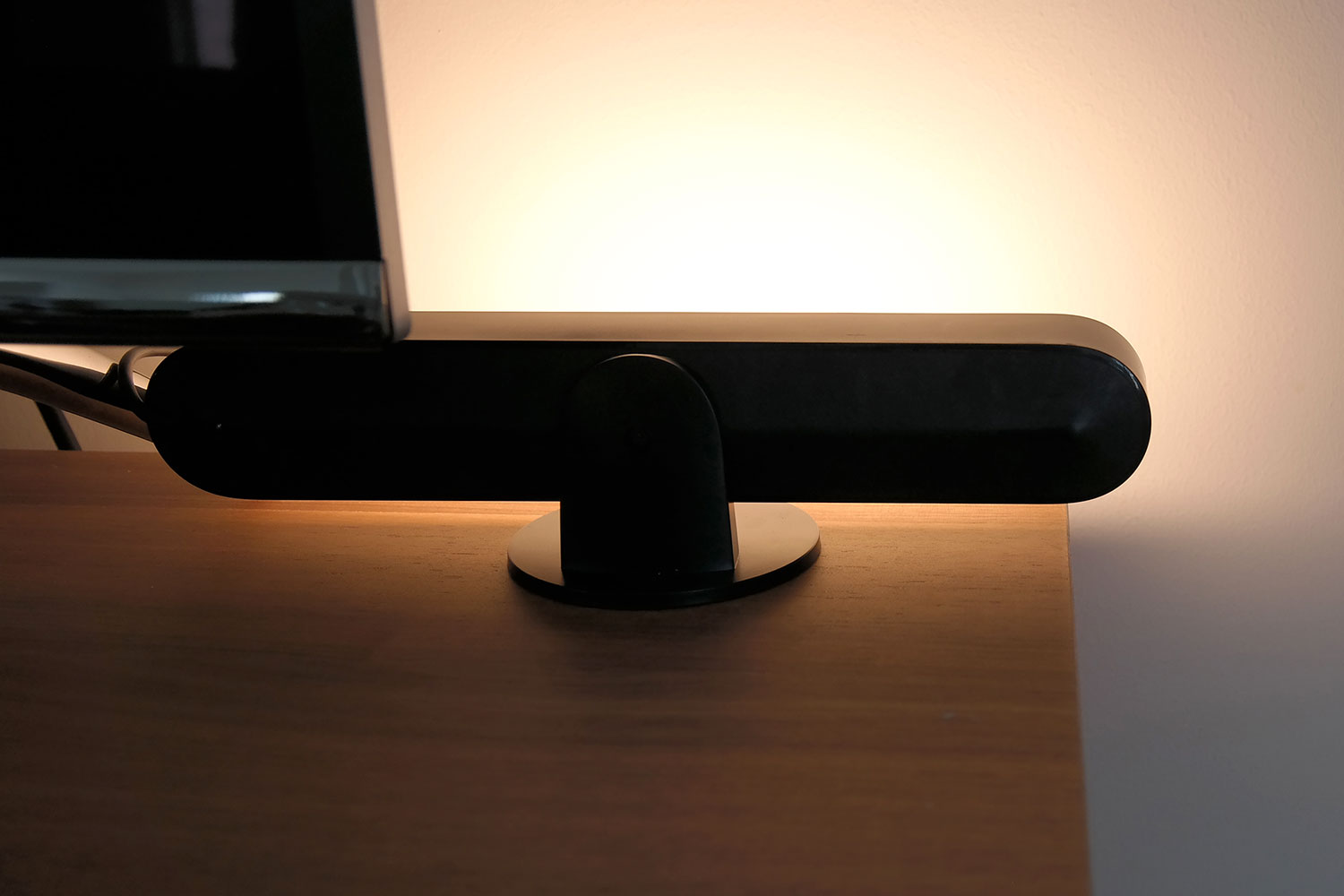 Philips Hue PLAY Light Bar – Just a Backlight for Your TV or More? -  Digital Reviews Network
