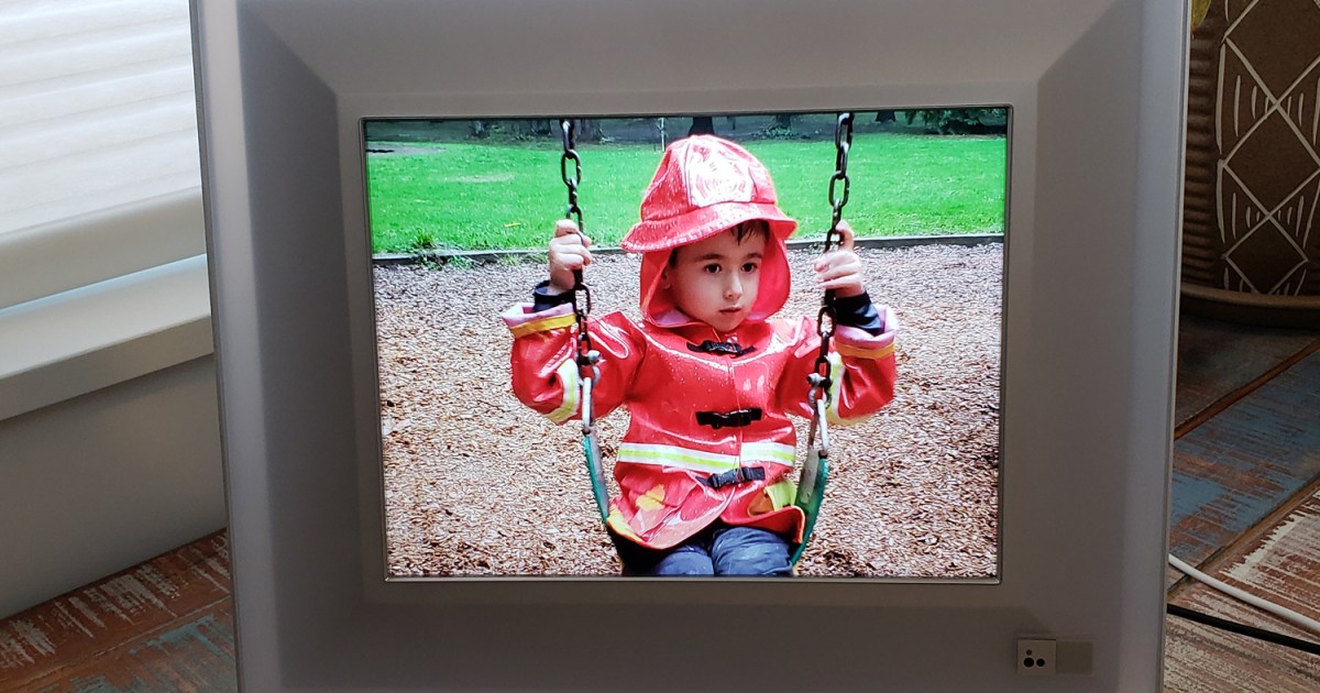 Review: Aura's digital photo frame is solid, if not quite picture perfect –  Six Colors