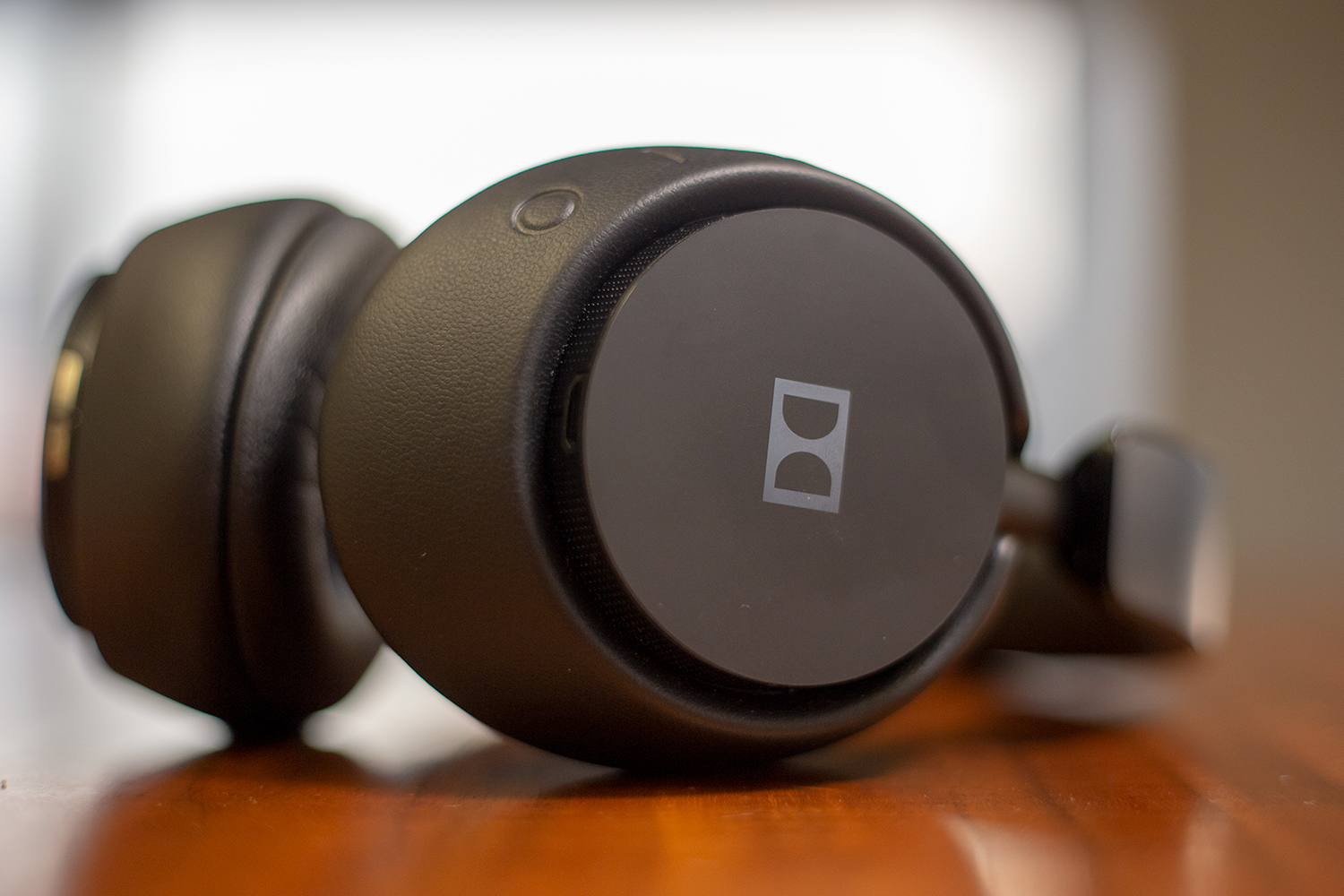 dolby noise cancelling headphones