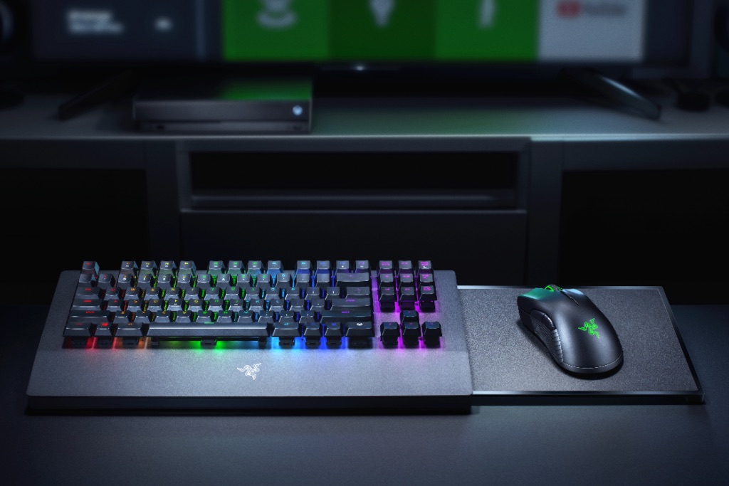 where to plug keyboard and mouse into xbox